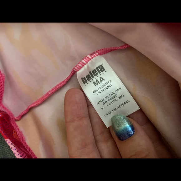 Lot of sparkly dance wear - Picture 4 of 9